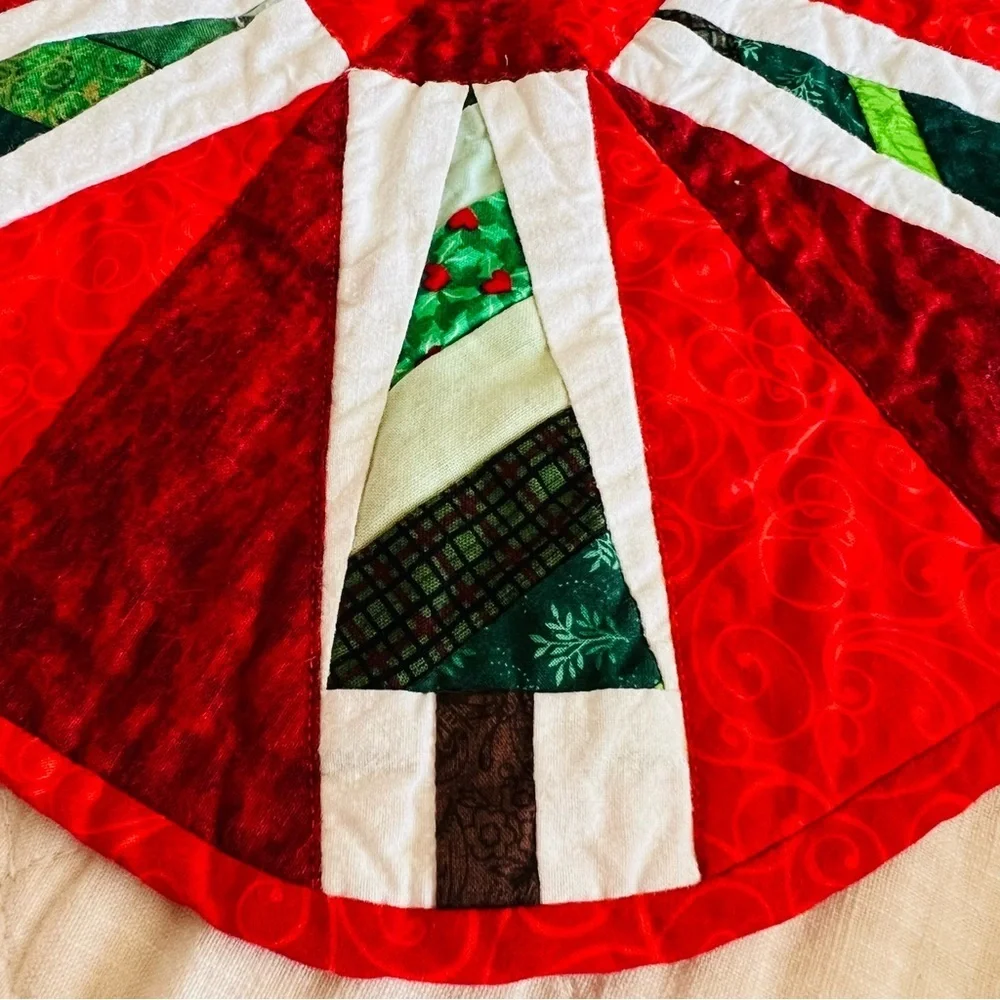 New Handmade Quilted Christmas Table Set Set of 5 (4 Placemats + 1 Centerpiece)